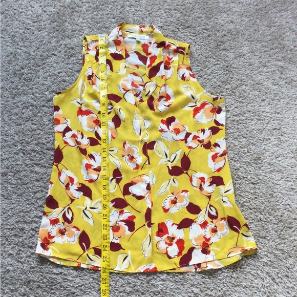 Rose + Olive Sleeveless Blouse - Picture 11 of 16